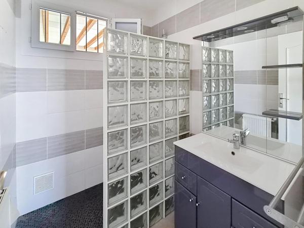 Maison familiale 4 chambres avec un beau potentiel