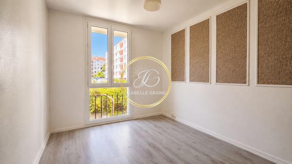Appartement
         5 pièces
        - 83 m² Exclusivité 99 000 € *