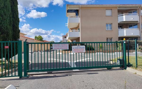 Stationnement à louer