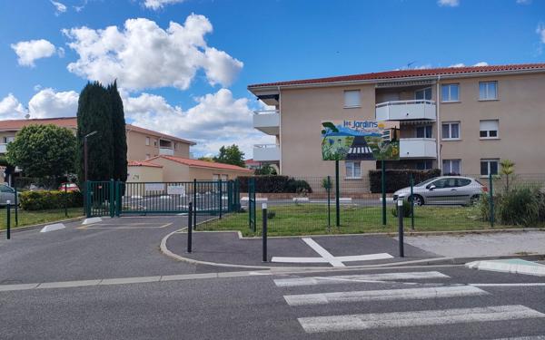 Stationnement à louer