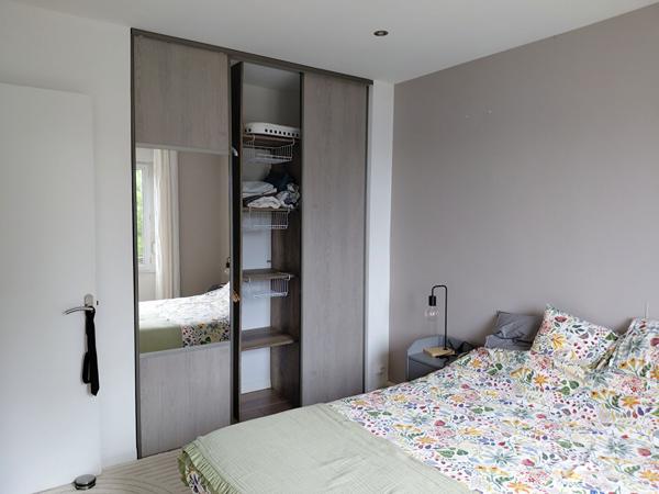 A LOUER POUR 18 MOIS - RARE - T3 MEUBLE PARFAIT ETAT AVEC GRAND JARDIN ET GARAGE