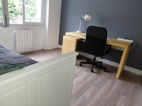 A LOUER POUR 18 MOIS - RARE - T3 MEUBLE PARFAIT ETAT AVEC GRAND JARDIN ET GARAGE