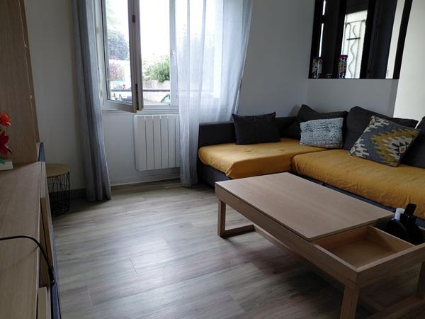 A LOUER POUR 18 MOIS - RARE - T3 MEUBLE PARFAIT ETAT AVEC GRAND JARDIN ET GARAGE