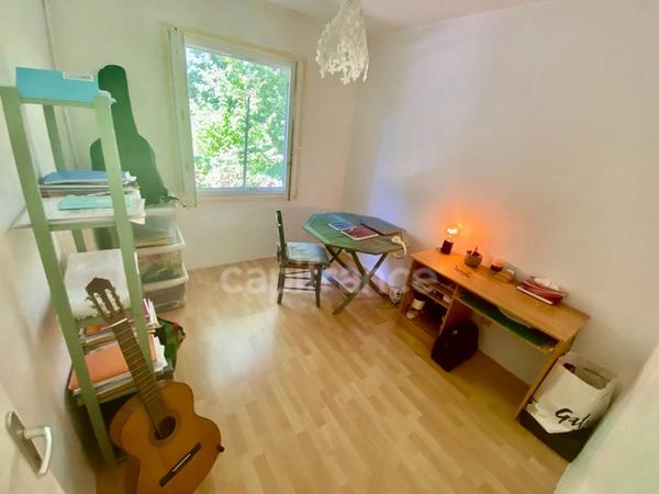 LE PIAN-MÉDOC(33) – Charme, calme et nature pour cette maison de T4 de 99 m2 nichée sur une parcelle de 1312 m2 dans un cadre verdoyant