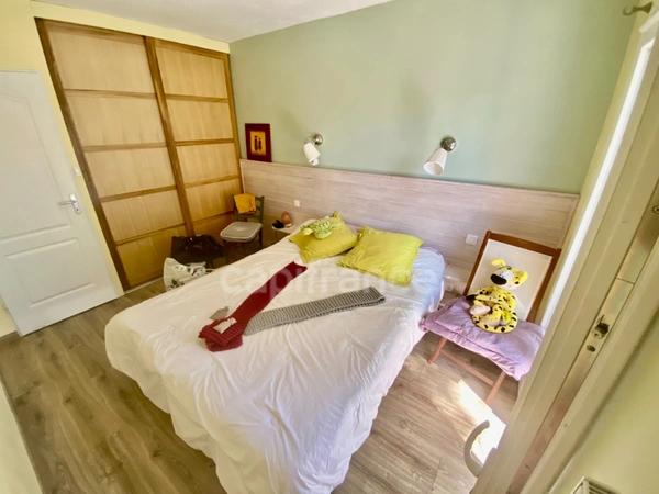 LE PIAN-MÉDOC(33) – Charme, calme et nature pour cette maison de T4 de 99 m2 nichée sur une parcelle de 1312 m2 dans un cadre verdoyant