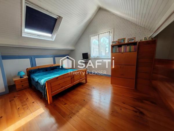 Maison familiale avec sous-sol total et jardin paysager