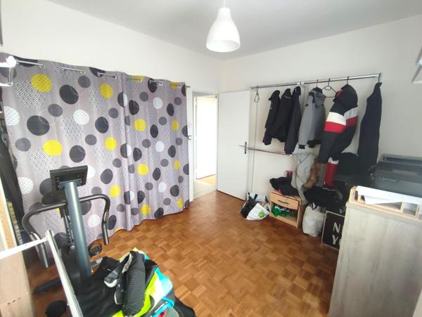 Maison d'environ 155 m2 entièrement rénovée avec garage isolé attenant de 50 m2 sur un terrain d'environ 2000 m2