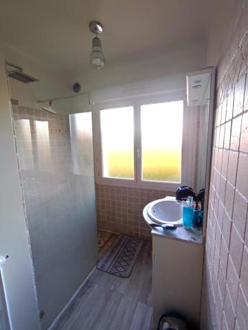 Maison d'environ 155 m2 entièrement rénovée avec garage isolé attenant de 50 m2 sur un terrain d'environ 2000 m2