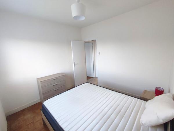 Maison d'environ 155 m2 entièrement rénovée avec garage isolé attenant de 50 m2 sur un terrain d'environ 2000 m2