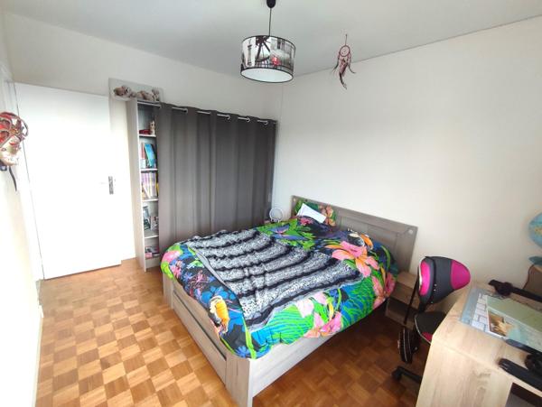 Maison d'environ 155 m2 entièrement rénovée avec garage isolé attenant de 50 m2 sur un terrain d'environ 2000 m2