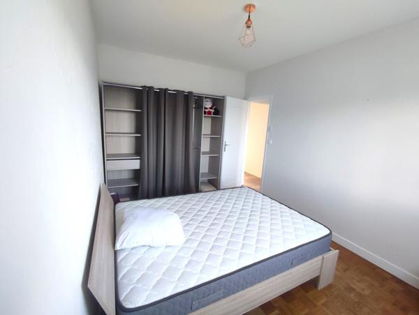 Maison d'environ 155 m2 entièrement rénovée avec garage isolé attenant de 50 m2 sur un terrain d'environ 2000 m2