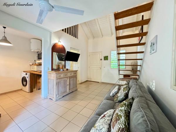 A VENDRE – BUNGALOW MEUBLÉ À MOINS DE 100 MÈTRES DU LAGON – LA COULÉE, SAINT-FRANÇOIS