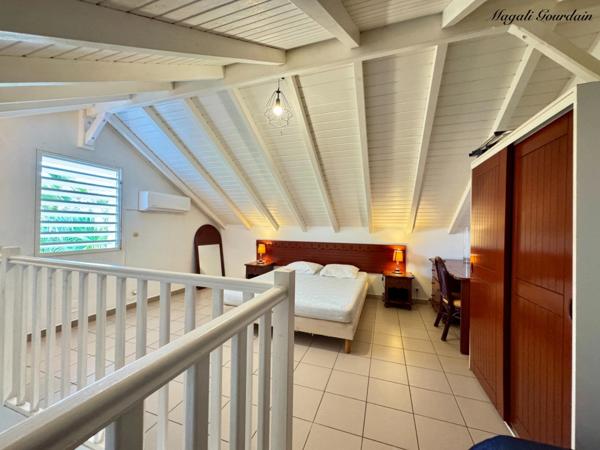 A VENDRE – BUNGALOW MEUBLÉ À MOINS DE 100 MÈTRES DU LAGON – LA COULÉE, SAINT-FRANÇOIS