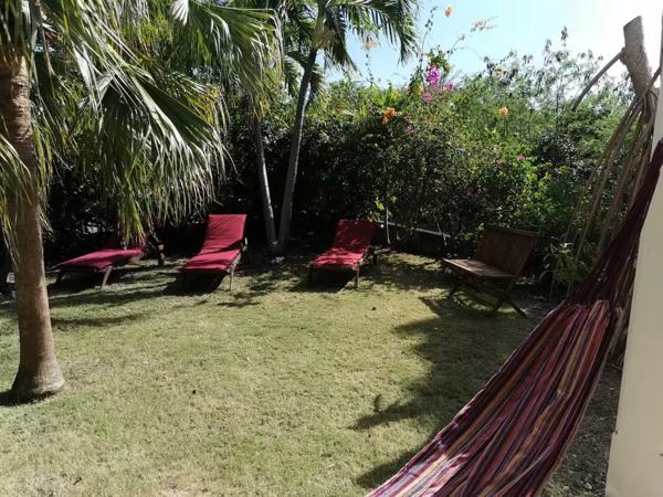 A VENDRE – BUNGALOW MEUBLÉ À MOINS DE 100 MÈTRES DU LAGON – LA COULÉE, SAINT-FRANÇOIS