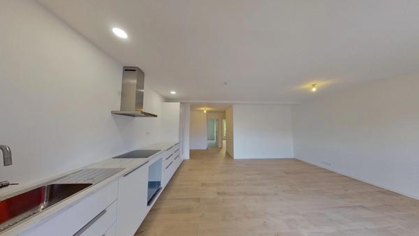 Grand T4 lumineux d'environ 90 m2 neuf quartier de la gare à hyères.