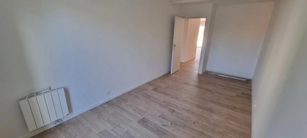 Grand T4 lumineux d'environ 90 m2 neuf quartier de la gare à hyères.