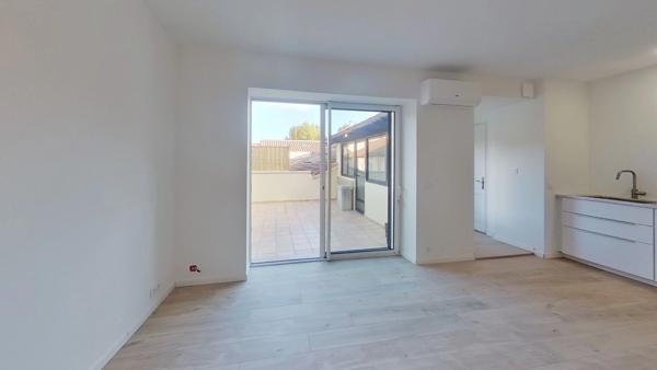 Grand T4 lumineux d'environ 90 m2 neuf quartier de la gare à hyères.