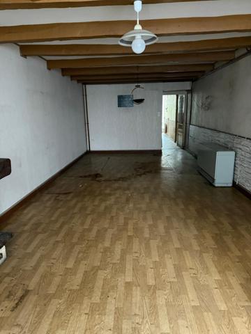 Maison 5 pièces avec jardin, garage et dépendane- Fort potentiel à rénover en plein centre ville de Celles !