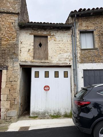Maison 5 pièces avec jardin, garage et dépendane- Fort potentiel à rénover en plein centre ville de Celles !