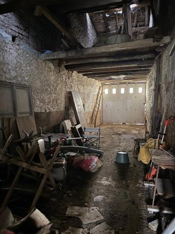 Maison 5 pièces avec jardin, garage et dépendane- Fort potentiel à rénover en plein centre ville de Celles !