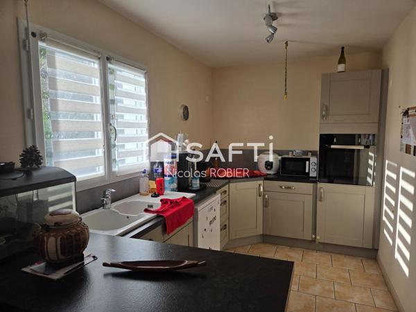 Plain pied trois chambres et un bureau, garage attenant, jardin !