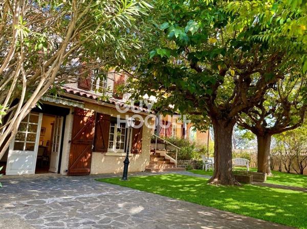 CARCASSONNE - Maison 220 m², 4 chambres, annexes, garage sur terrain 730 m²
