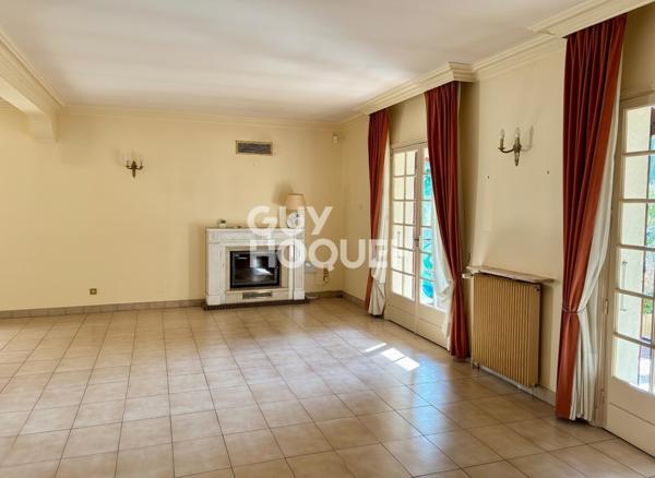 CARCASSONNE - Maison 220 m², 4 chambres, annexes, garage sur terrain 730 m²