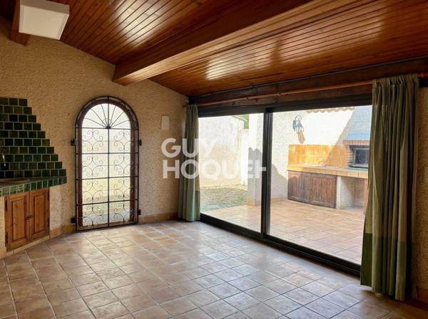 CARCASSONNE - Maison 220 m², 4 chambres, annexes, garage sur terrain 730 m²