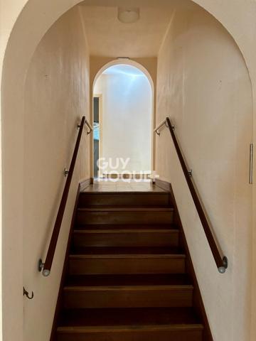 CARCASSONNE - Maison 220 m², 4 chambres, annexes, garage sur terrain 730 m²