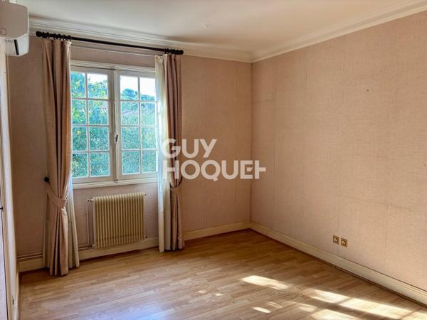 CARCASSONNE - Maison 220 m², 4 chambres, annexes, garage sur terrain 730 m²