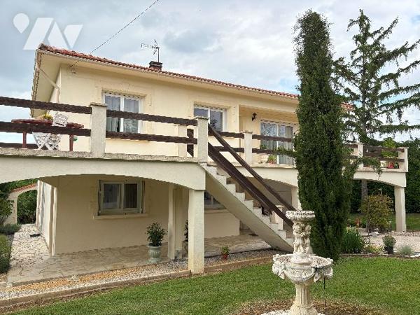 Tonneins- Beau pavillon de 220 m² avec jardin clos de plus de 5500m, dépendance, en sortie de ville