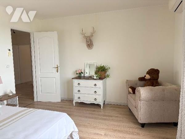 Tonneins- Beau pavillon de 220 m² avec jardin clos de plus de 5500m, dépendance, en sortie de ville