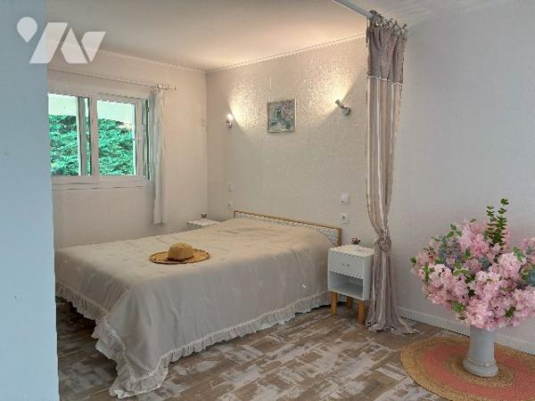 Tonneins- Beau pavillon de 220 m² avec jardin clos de plus de 5500m, dépendance, en sortie de ville