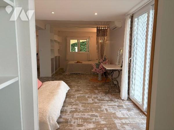 Tonneins- Beau pavillon de 220 m² avec jardin clos de plus de 5500m, dépendance, en sortie de ville