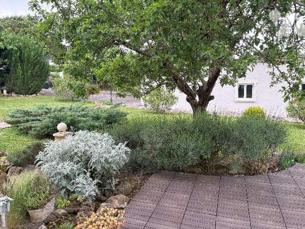 Tonneins- Beau pavillon de 220 m² avec jardin clos de plus de 5500m, dépendance, en sortie de ville