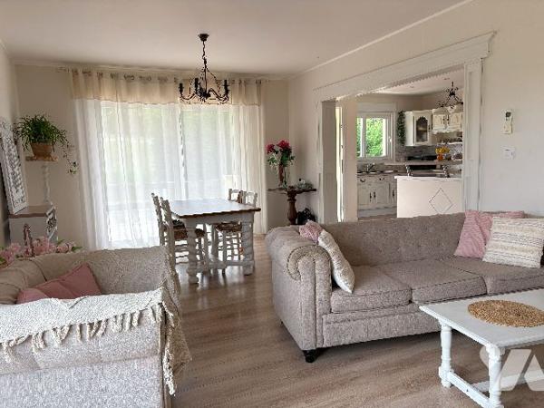 Tonneins- Beau pavillon de 220 m² avec jardin clos de plus de 5500m, dépendance, en sortie de ville