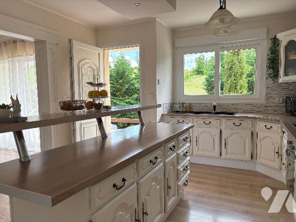 Tonneins- Beau pavillon de 220 m² avec jardin clos de plus de 5500m, dépendance, en sortie de ville