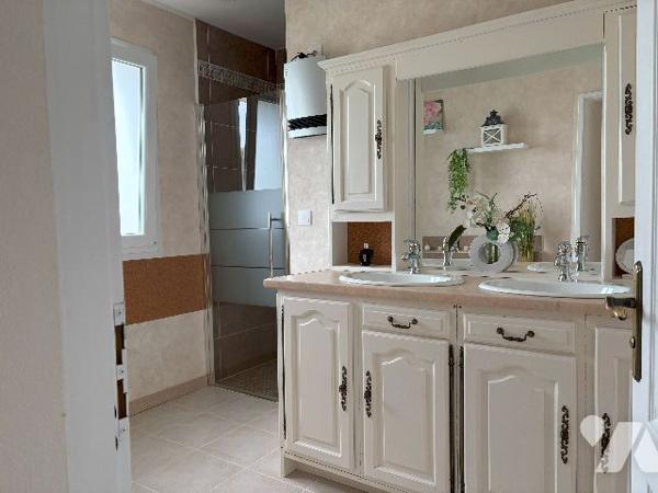 Tonneins- Beau pavillon de 220 m² avec jardin clos de plus de 5500m, dépendance, en sortie de ville