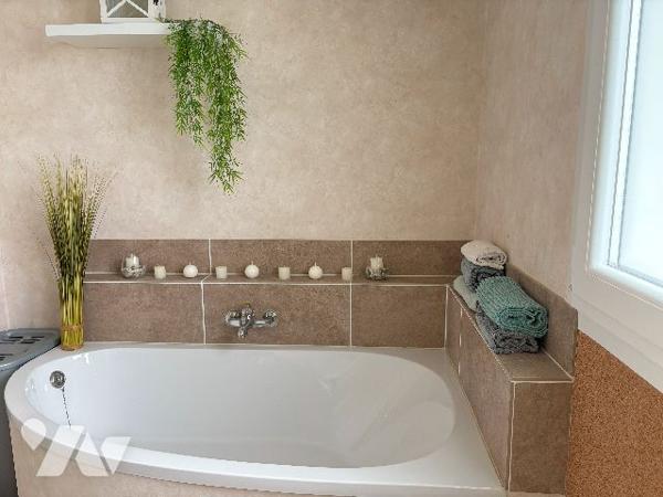 Tonneins- Beau pavillon de 220 m² avec jardin clos de plus de 5500m, dépendance, en sortie de ville