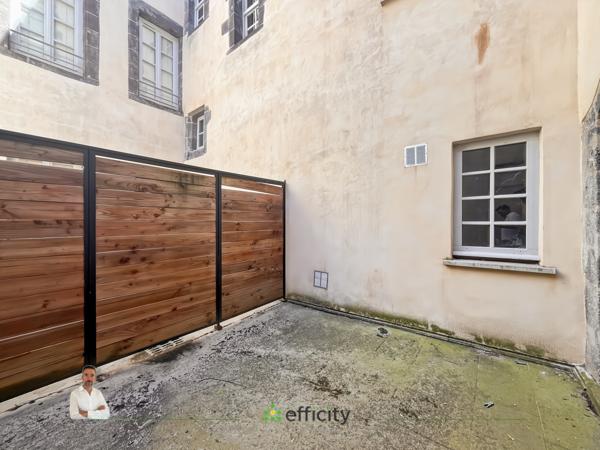 Appartement
         2 pièces
        - 63 m² Exclusivité 85 000 € *
