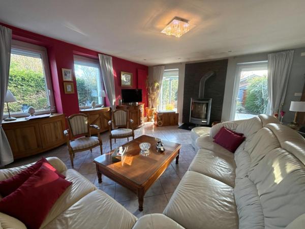 Propriété avec piscine chauffée et cadre privilégié.