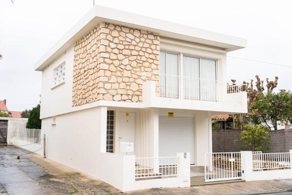 Élégante maison des années 50 en exclusivité – Aperçu mer – Garage rare