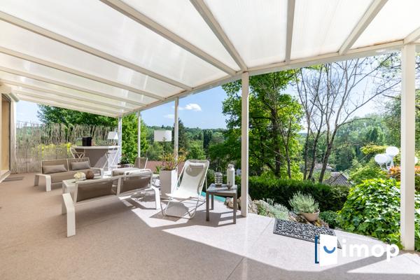 BELLE DEMEURE FAMILIALE AVEC VUE DEGAGEE ET SOUS SOL TOTAL