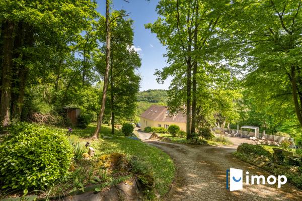 BELLE DEMEURE FAMILIALE AVEC VUE DEGAGEE ET SOUS SOL TOTAL