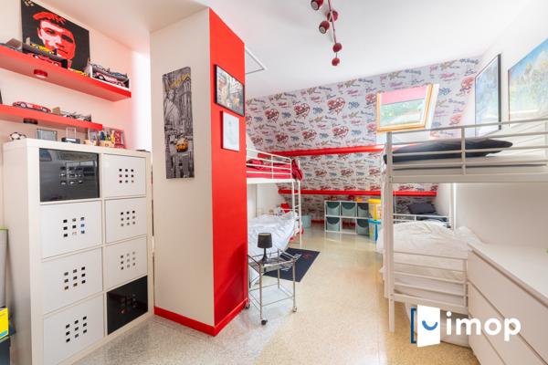 BELLE DEMEURE FAMILIALE AVEC VUE DEGAGEE ET SOUS SOL TOTAL