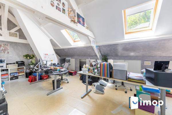 BELLE DEMEURE FAMILIALE AVEC VUE DEGAGEE ET SOUS SOL TOTAL