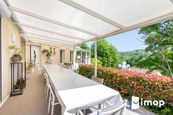 BELLE DEMEURE FAMILIALE AVEC VUE DEGAGEE ET SOUS SOL TOTAL