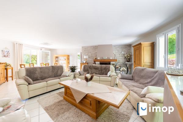 BELLE DEMEURE FAMILIALE AVEC VUE DEGAGEE ET SOUS SOL TOTAL