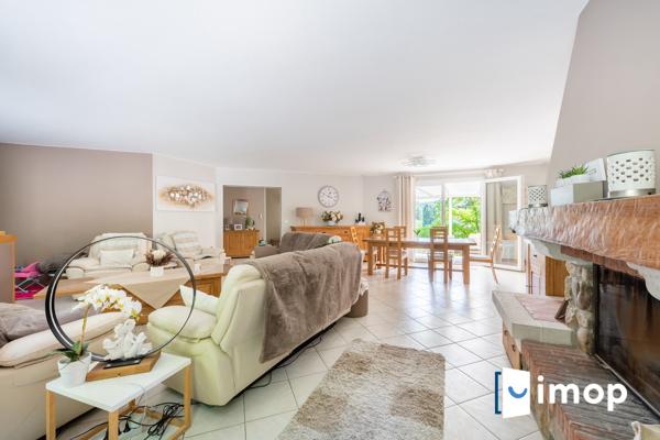 BELLE DEMEURE FAMILIALE AVEC VUE DEGAGEE ET SOUS SOL TOTAL