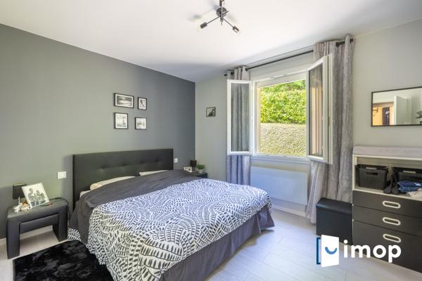 BELLE DEMEURE FAMILIALE AVEC VUE DEGAGEE ET SOUS SOL TOTAL